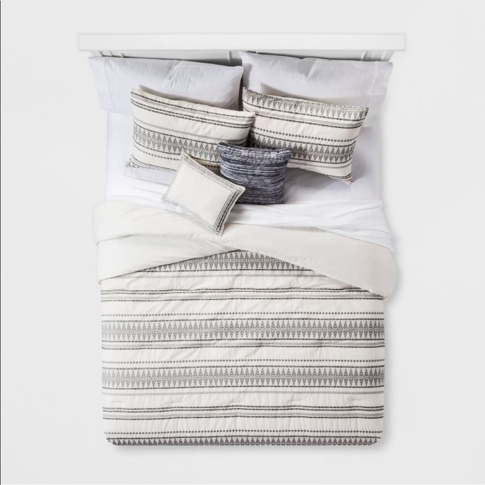 THRESHOLD NWT Tatiana global woven stripe cotton comforter set -cream -queen